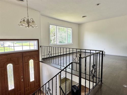 42 Merriewold Ln N, Monroe, NY, 10950-1916 | Card Image