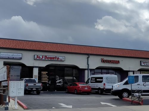 42202 50th St W, Quartz Hill, CA, 93536-3521 | Card Image