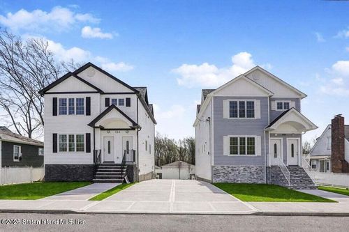 556 Drumgoole Rd E, Staten Island, NY, 10312-3307 | Card Image