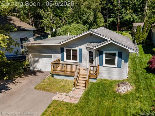 3620 Lotus Dr, Waterford, MI, 48329-1349 | Card Image