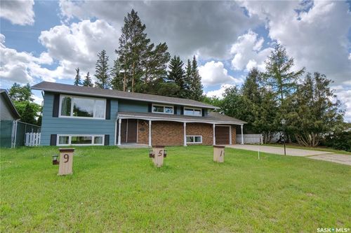951 Grandview St W, Moose Jaw, SK, S6H5M1 | Card Image