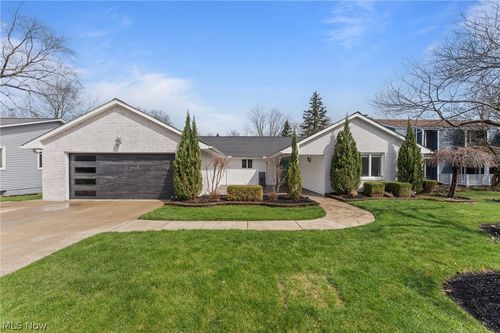 13876 Olde Orchard Road, Strongsville, OH, 44136 | Card Image
