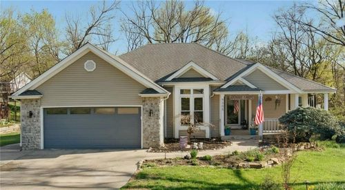 9305 80th St, Weatherby Lake, MO, 64152-1611 | Card Image