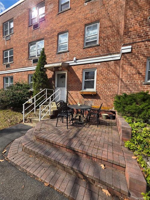 apt-2-125 N Washington Ave, Hartsdale, NY, 10530-1753 | Card Image