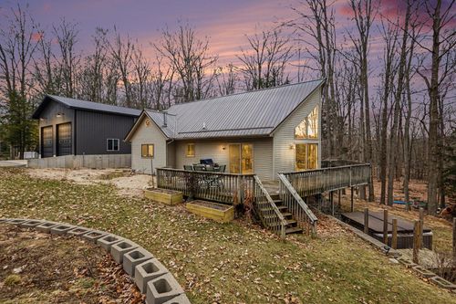 8906 E Spring Hill Dr, Hesperia, MI, 49421-8996 | Card Image