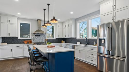 927 11th Ave N, Nashville, TN, 37208-3109 | Card Image