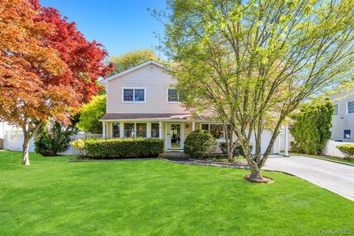 18 Columbine Ln, Kings Park, NY, 11754-3918 | Card Image