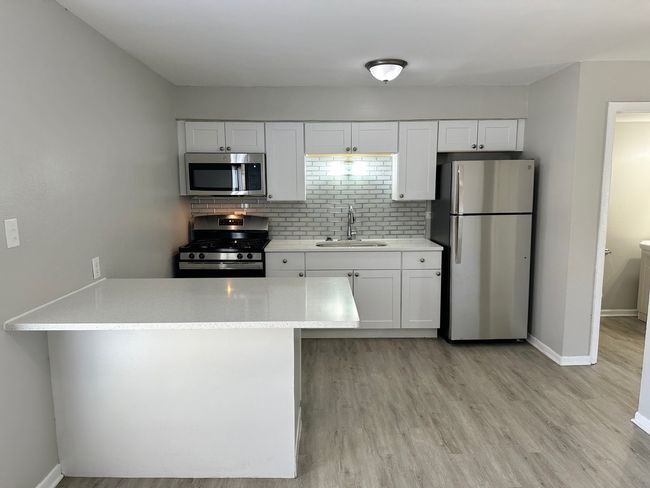 D - 1721 E Roosevelt Rd, Townhouse with 3 bedrooms, 2 bathrooms and 1 parking in Wheaton IL | Image 4
