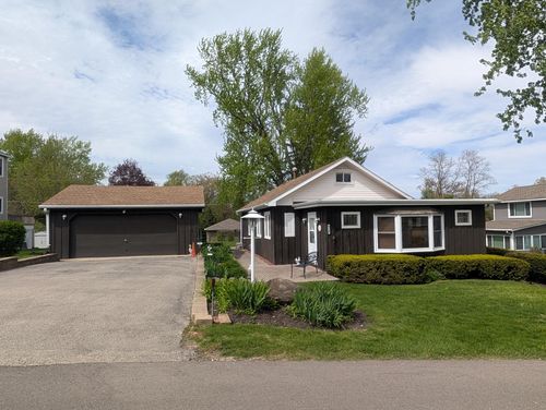 4226 Maple Dr, Delavan, WI, 53115-3277 | Card Image