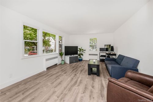 79-79 Lawrence Park Cres, Bronxville, NY, 10708-6703 | Card Image