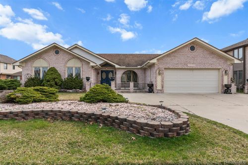 20154 Riverside Dr, Livonia, MI, 48152-1133 | Card Image