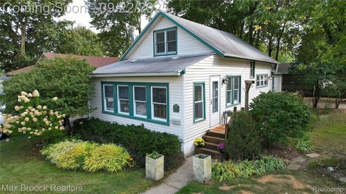 148 East St, Oxford, MI, 48371-4946 | Card Image