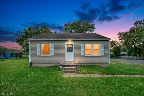 1974 - 1984 Warren Avenue, Niles, OH, 44446 | Card Image