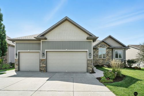 3011 Ridgegate, Lincoln, NE, 68516-1515 | Card Image