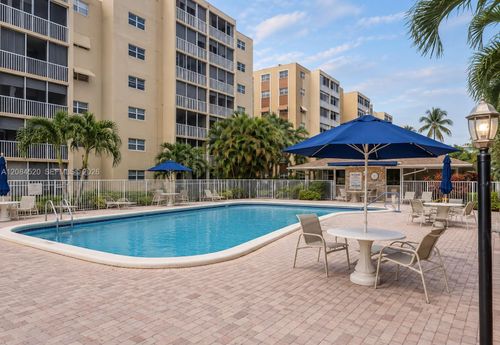 504-620 Ne 12th Ave, Hallandale Beach, FL, 33009-3672 | Card Image