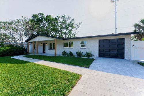 8444 15th Way N, ST PETERSBURG, FL, 33702-2812 | Card Image