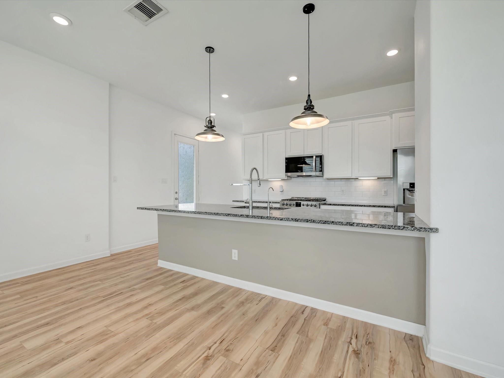 Residential Lease in Iowa Colony 4