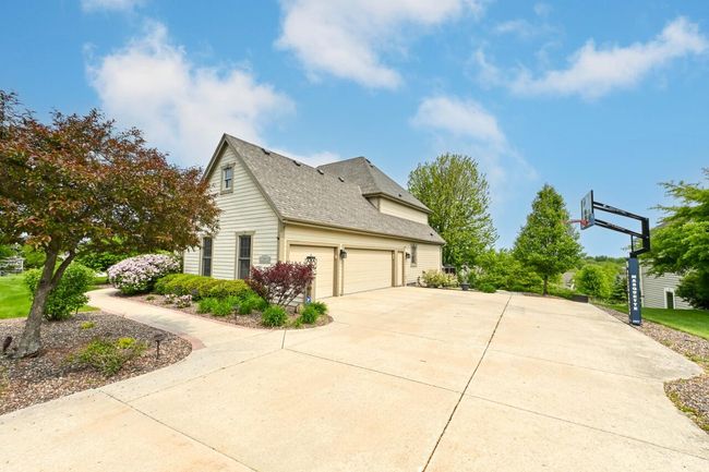 W226N3550 Wethersfield Road, House other with 5 bedrooms, 3 bathrooms and null parking in Pewaukee WI | Image 42