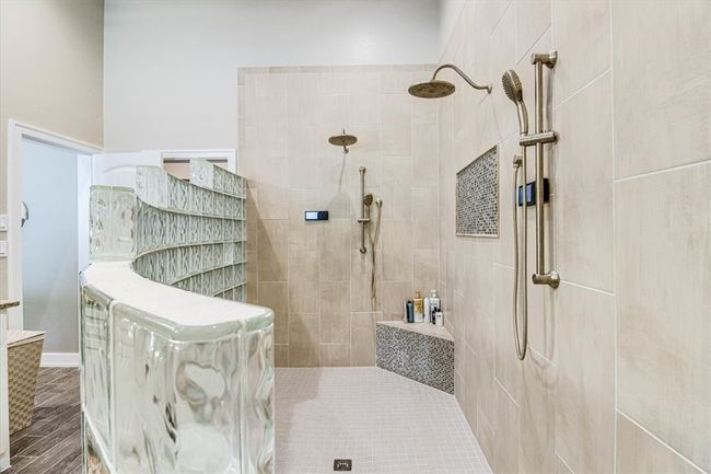 Amazing master shower | Image 15