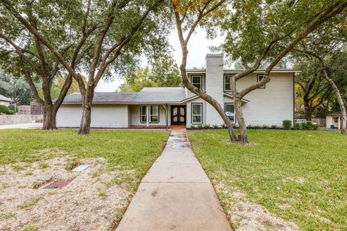 28 Mont Del Dr, Benbrook, TX, 76132-1029 | Card Image