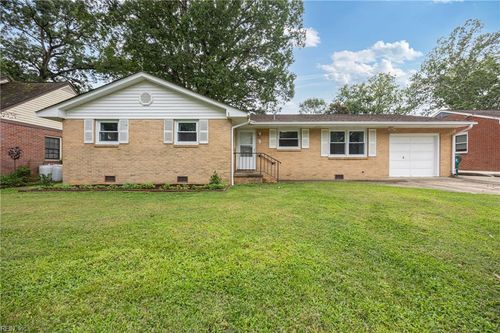 9 Satinwood Ln, Newport News, VA, 23602-5415 | Card Image