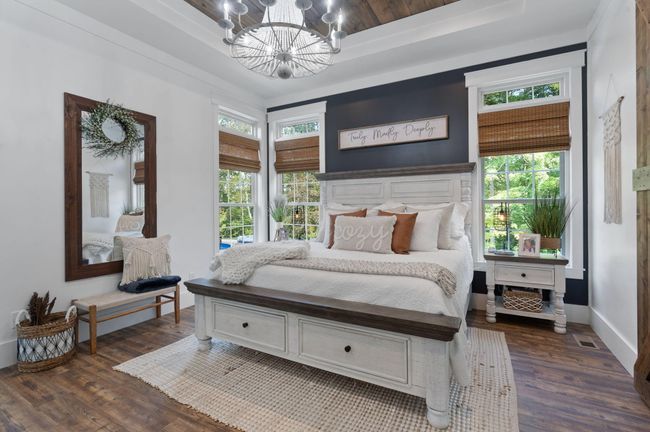 Master bedroom overlooks pool | Image 72