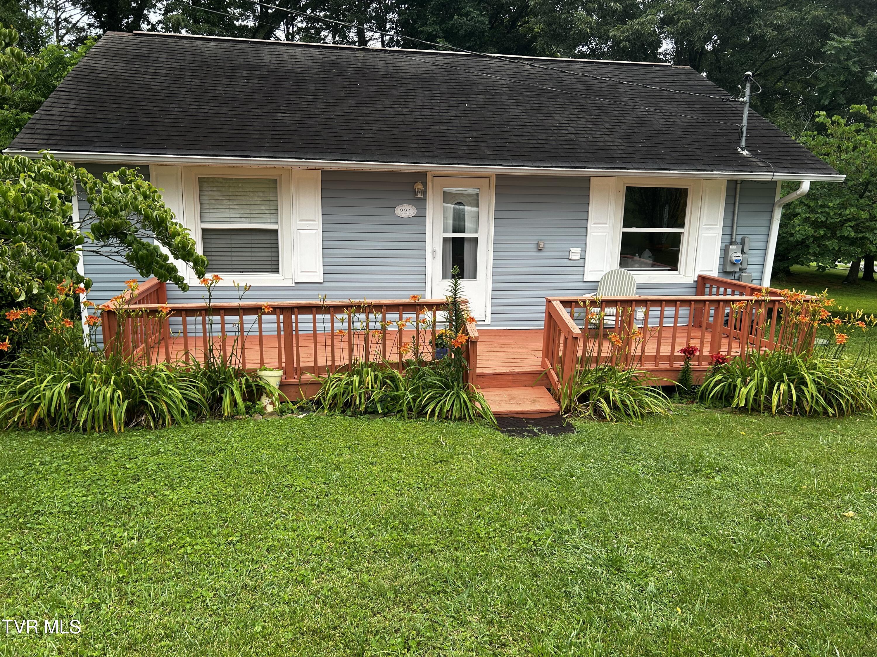 Oak St, Surgoinsville, TN 37873