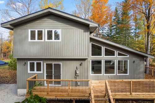 40 Rolling Hills Dr, South Bruce Peninsula, ON, N0H2T0 | Card Image