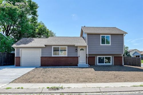 2075 Farrington St, Colorado Springs, CO, 80916-2686 | Card Image