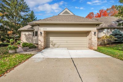 38222 French Pond, Condo with 3 bedrooms, 2 bathrooms and null parking in Farmington Hills MI | Image 3