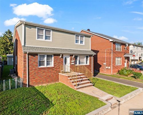 17 Kossuth St, Wallington, NJ, 07057-1621 | Card Image