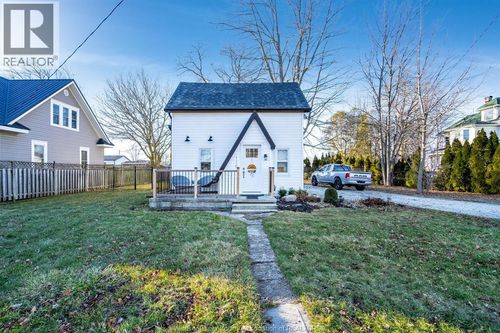 115 William St, Merlin, ON, N0P1W0 | Card Image