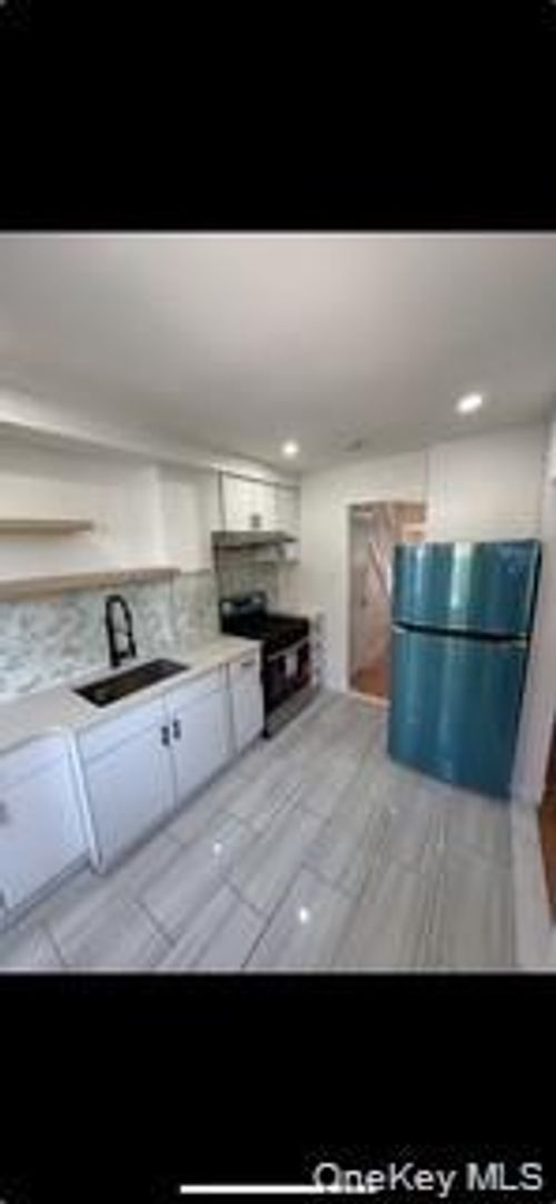 6125 Saunders Street, New York, NY, 11374 | Card Image