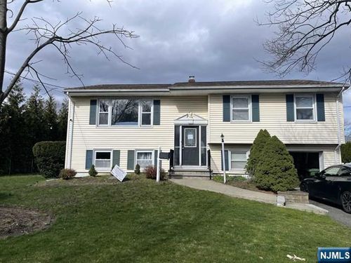 157 Windsor Rd, Paramus, NJ, 07652-1615 | Card Image