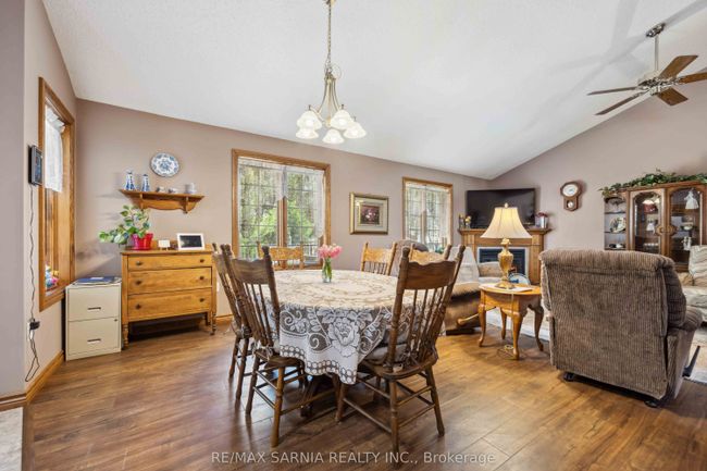 35 Frances Dr, House other with 6 bedrooms, 3 bathrooms and 4 parking in Forest ON | Image 8