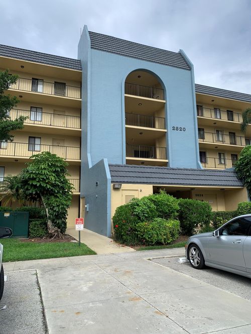 302-2820 Tennis Club Dr, West Palm Beach, FL, 33417-2953 | Card Image