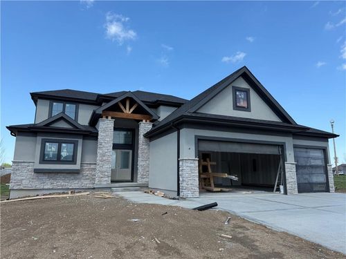 1004 Wilds Pkwy, Greenwood, MO, 64034-8656 | Card Image