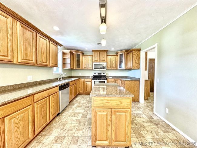 16289 W 810 Rd, House other with 4 bedrooms, 2 bathrooms and null parking in Tahlequah OK | Image 15