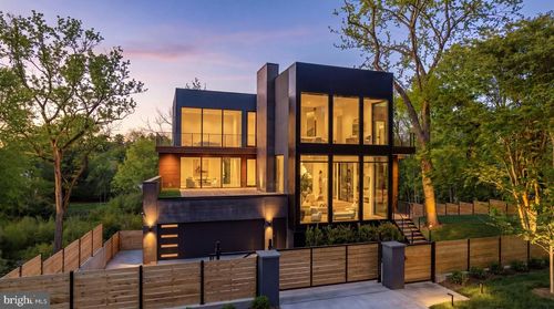 2676 Chain Bridge Rd Nw, WASHINGTON, DC, 20016-3308 | Card Image