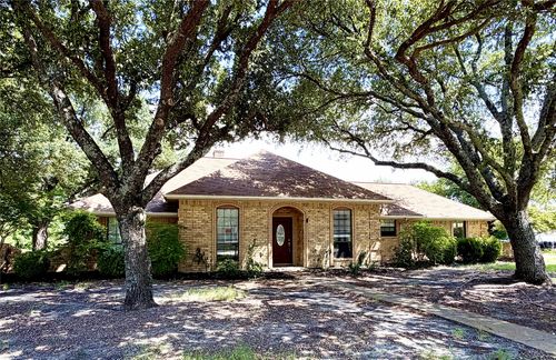16 Lee Cir, Heath, TX, 75032-8610 | Card Image
