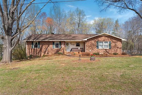 980 Hindenburg Ln, Germanton, NC, 27019-9523 | Card Image