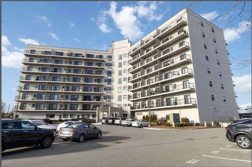 apt-219-133 Commander Shea Blvd, Quincy, MA, 02171-1562 | Card Image