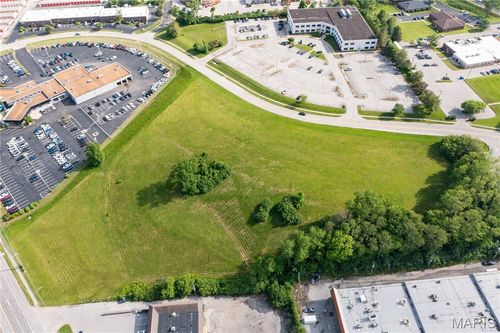 4041 7 Hills Dr, Florissant, MO, 63033-6737 | Card Image