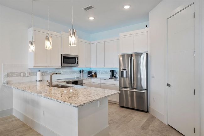 UNIT-213 - 199 Waterpoint Ct, Condo with 3 bedrooms, 3 bathrooms and 2 parking in Montgomery TX | Image 4