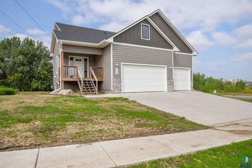 5320 E 28th St Street, Sioux Falls, SD, 57110 | Card Image