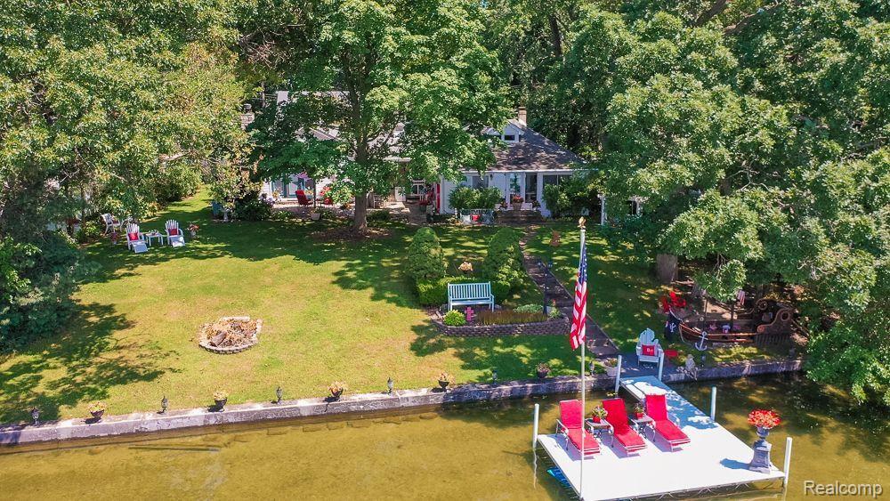 Point St, Commerce Township, MI 48382