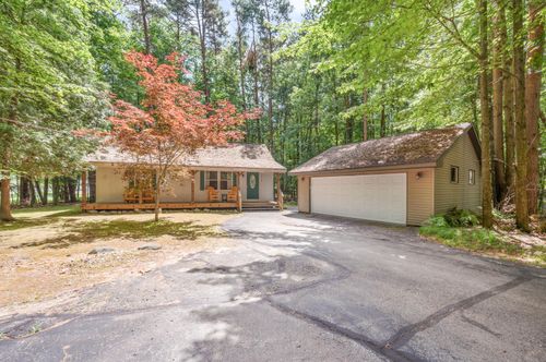 10513 Thornapple Dr, Canadian Lakes, MI, 49346-7708 | Card Image