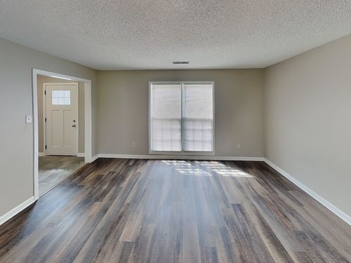 1017 Hawkview Dr, Cordova, TN, 38018-7870 | Card Image