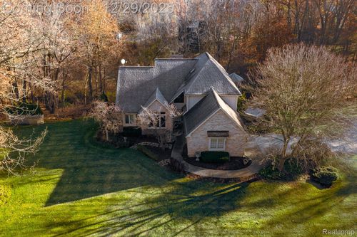 2321 Pine Hollow Trl, Brighton, MI, 48114-8960 | Card Image