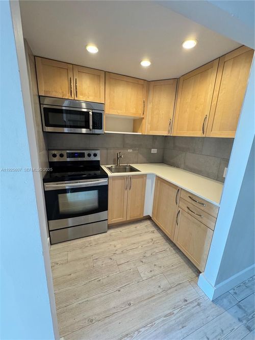 apt-909-7904 West Dr, North Bay Village, FL, 33141-5532 | Card Image